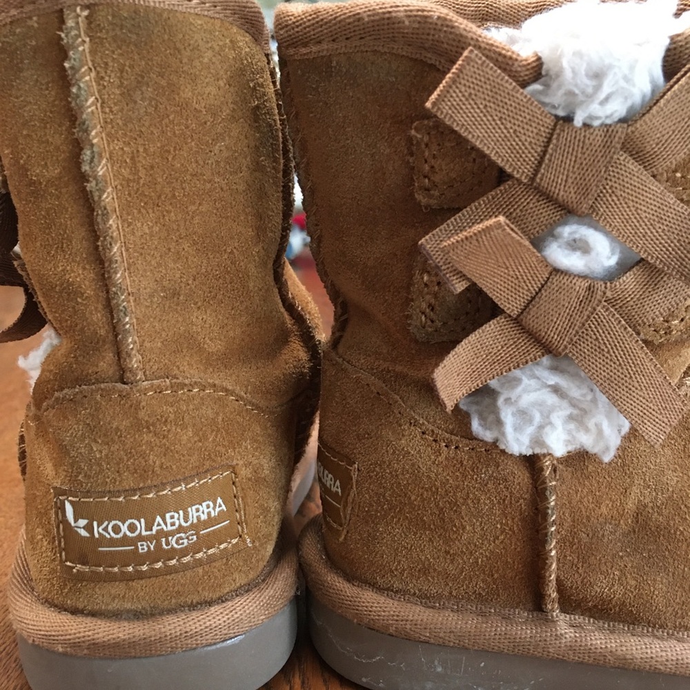 UGGS Koolaburra kids 7 w/dainty bows & row of plush sheepskin peeking from bows.